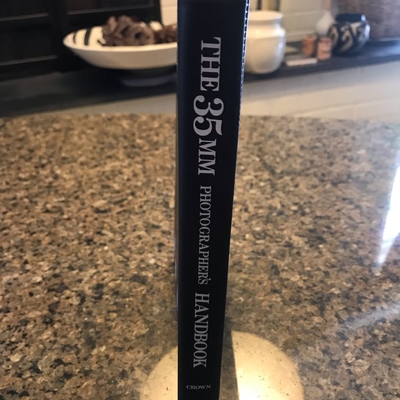 The 35mm photographer’s handbook - Picture 2 of 7